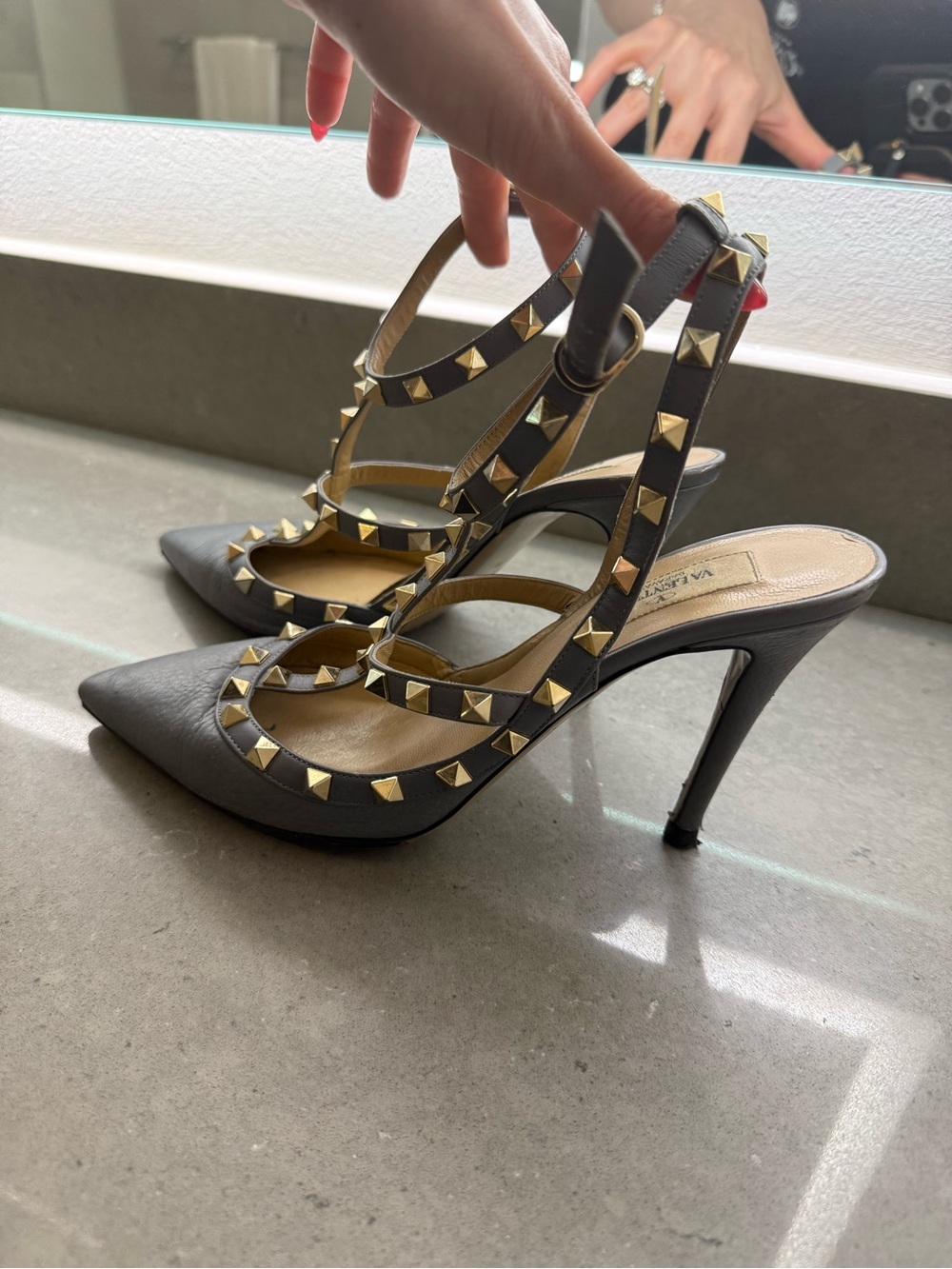 Valentino Garavani Rockstud Gray Leather Pointed-Toe Heels – Size 39